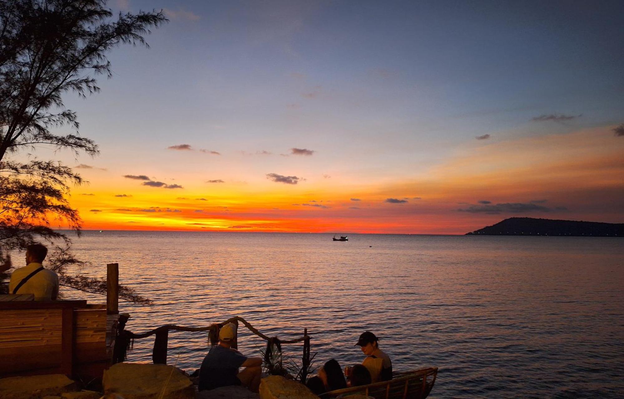 Dragonfly Guesthouse Koh Rong Sanloem Esterno foto